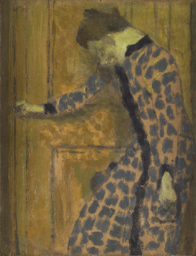 Jeune fille, la main sur la poignée de la porte